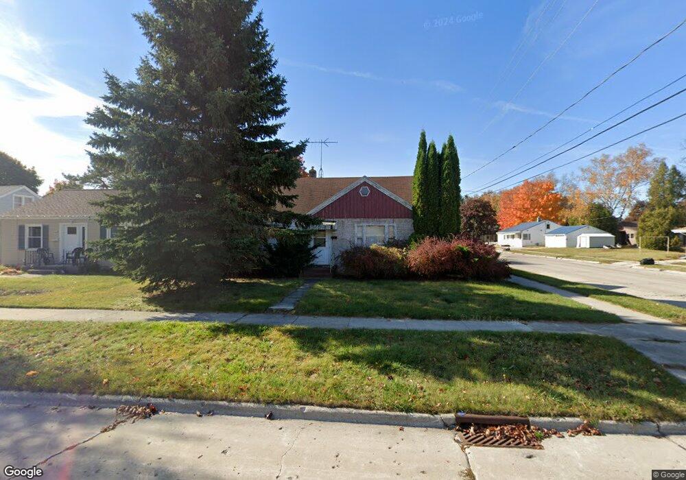 1517 Nagle Ave, Manitowoc, WI 54220 - photo 1