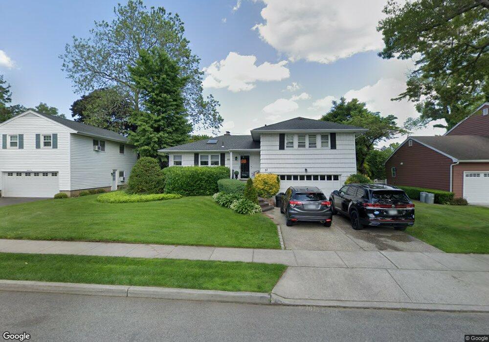 31 Maple St, Garden City, NY 11530 - photo 1