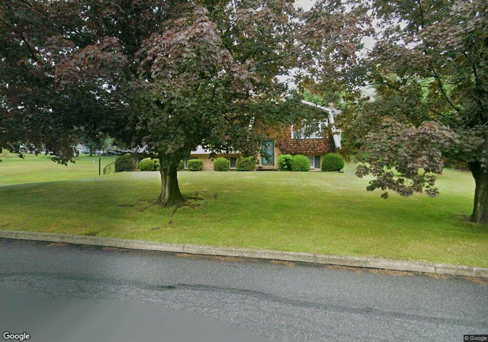 7314 E Hillcrest Ln, Slatington, PA 18080 - photo 1