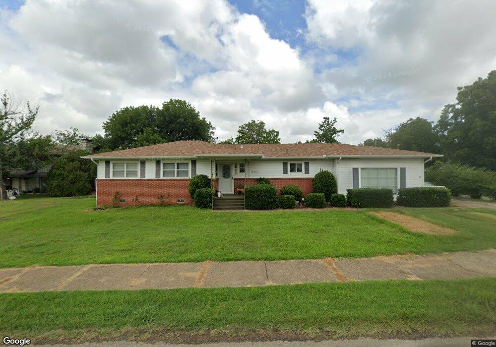 1011 E Bluff St, Hugo, OK 74743 - photo 1