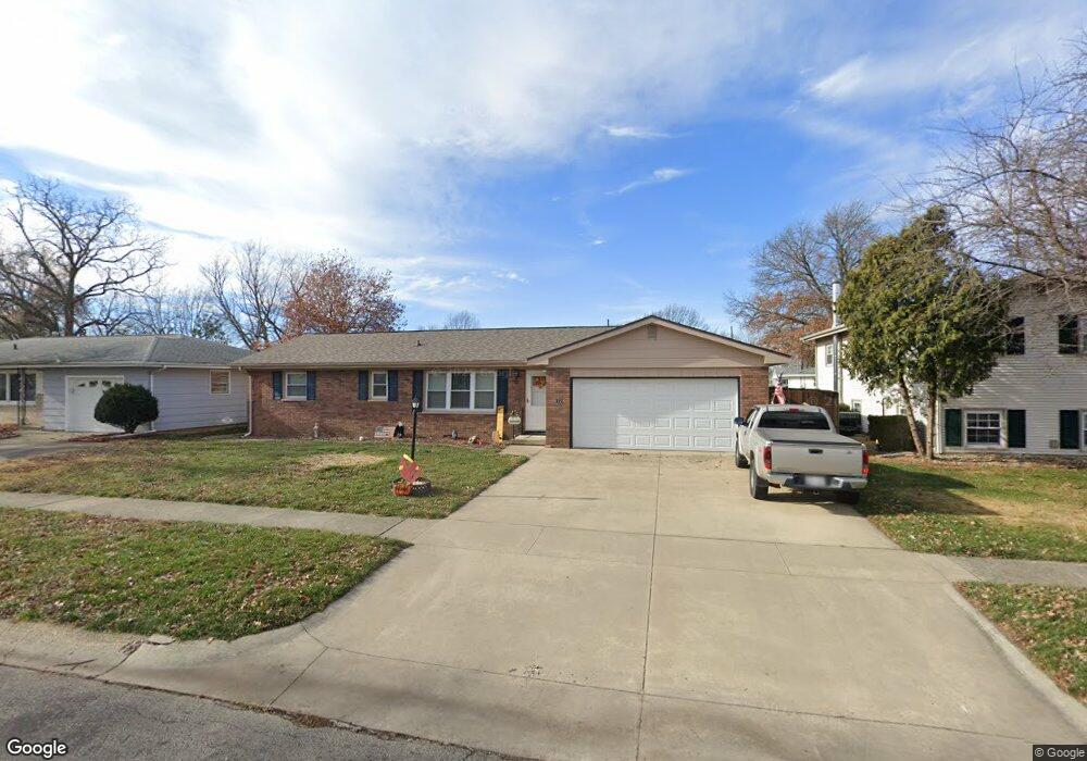 817 N 32nd St, Mattoon, IL 61938 - photo 1