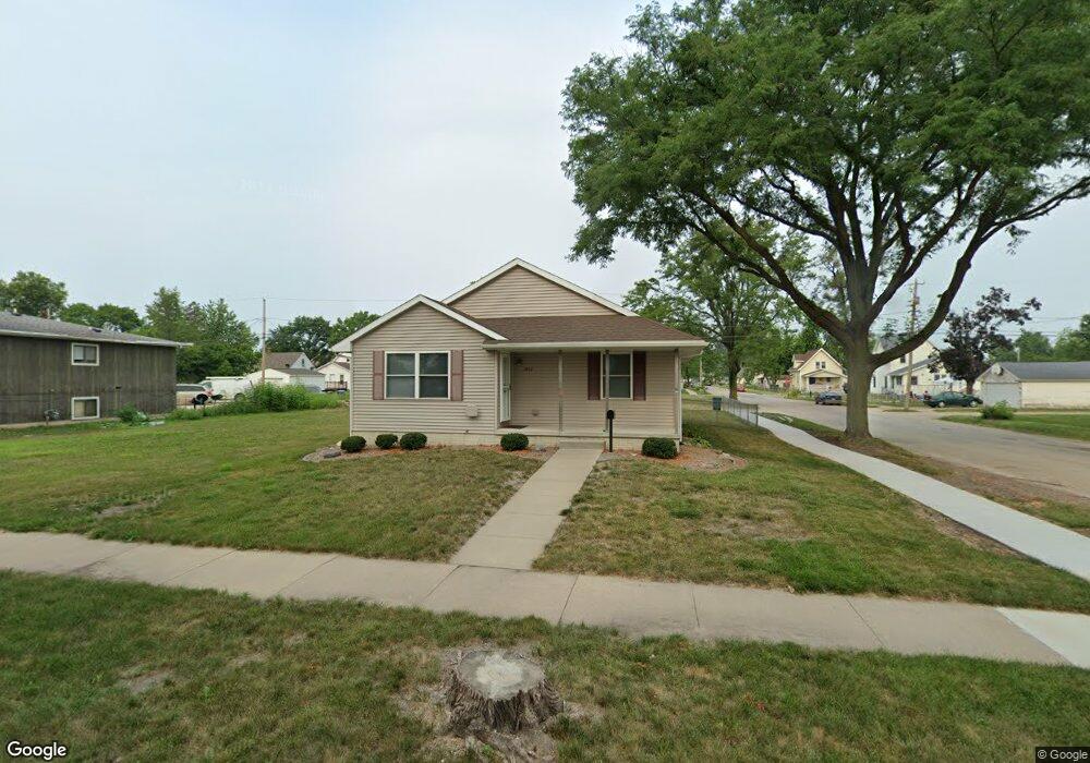 1032 Ellis Blvd NW, Cedar Rapids, IA 52405 - photo 1