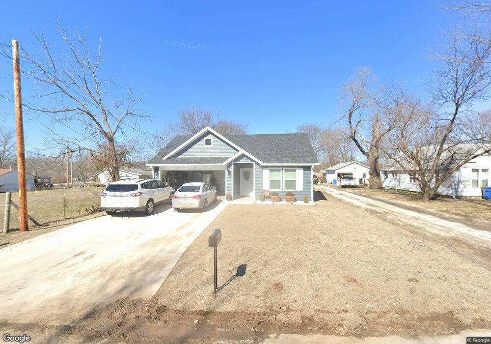 607 Locust St, Carl Junction, MO 64834 - photo 1