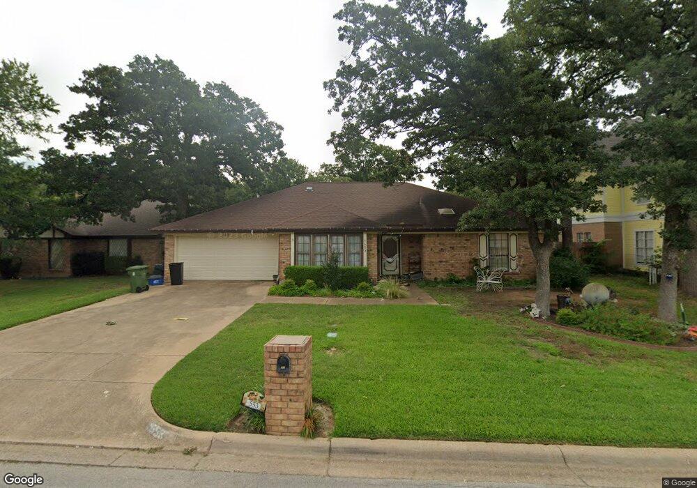 553 Greenwood Cir, Hurst, TX 76053 - photo 1