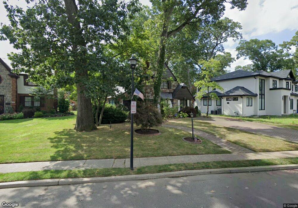 22 Parkwold Dr E, Valley Stream, NY 11580 - photo 1