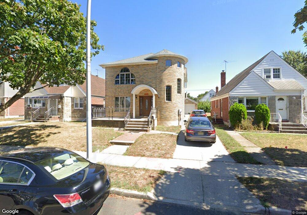 8229 259th St, Glen Oaks, NY 11004 - photo 1