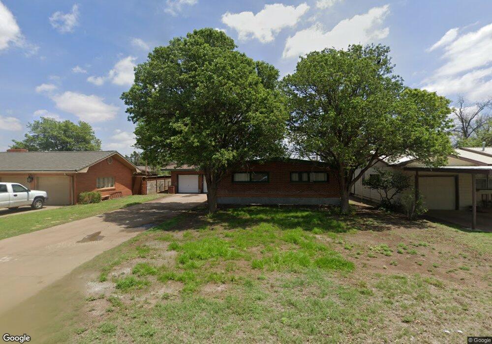 1010 Zephyr St, Plainview, TX 79072 - photo 1