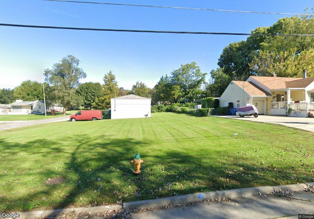 917 Lewis Ave, Des Moines, IA 50315 - photo 1