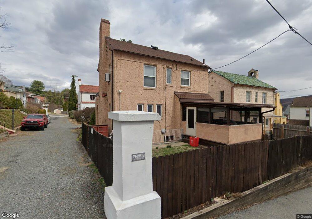 5 Earl Gables Ct, Reading, PA 19606 - photo 1