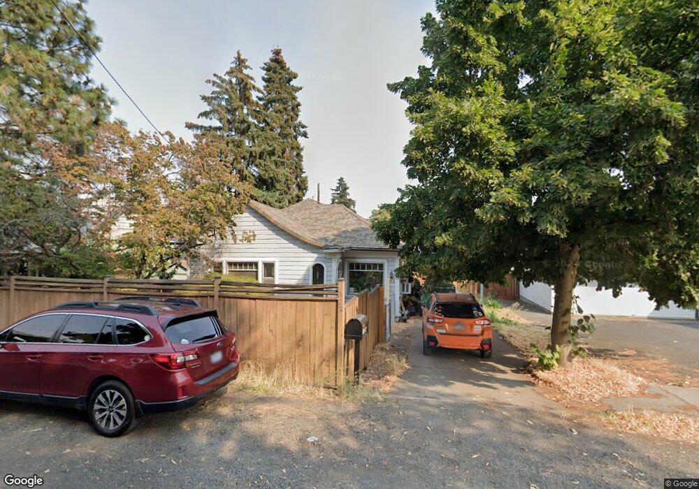 913 E 9th St, the Dalles, OR 97058 - photo 1