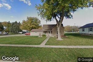 513 2nd St, Hull, IA 51239
