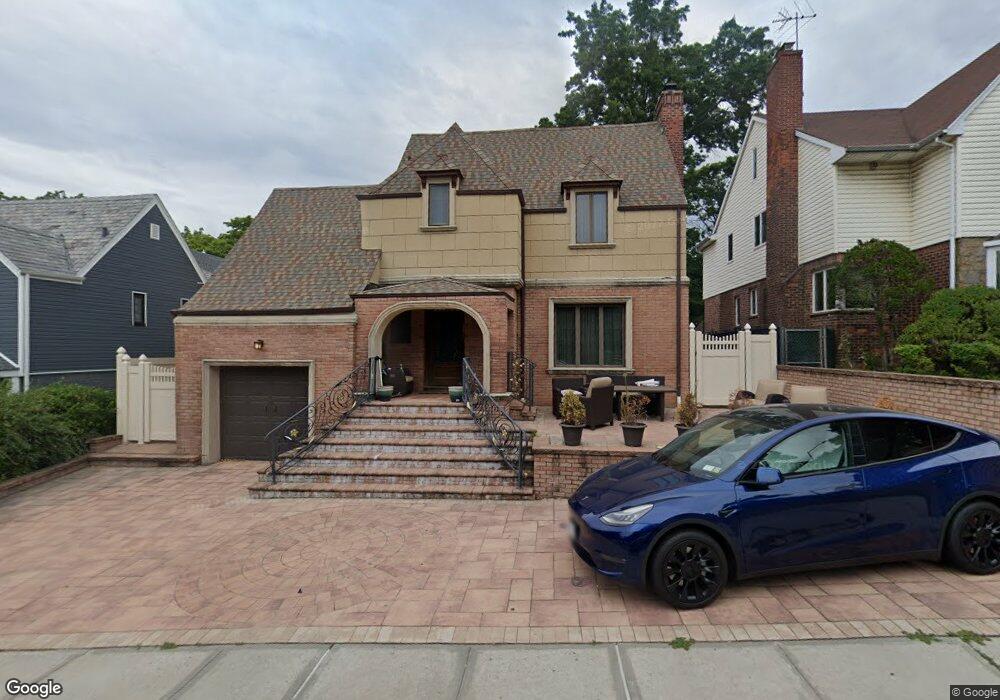 135-07 78th Rd, Flushing, NY 11367 - photo 1