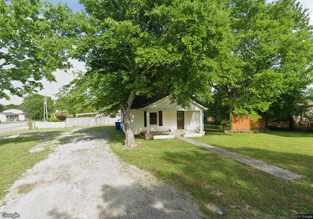 908 Whitthorne St, Shelbyville, TN 37160 - photo 1