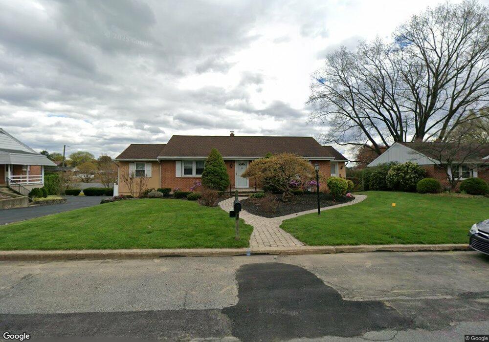 926 Laurelee Ave, Reading, PA 19605 - photo 1