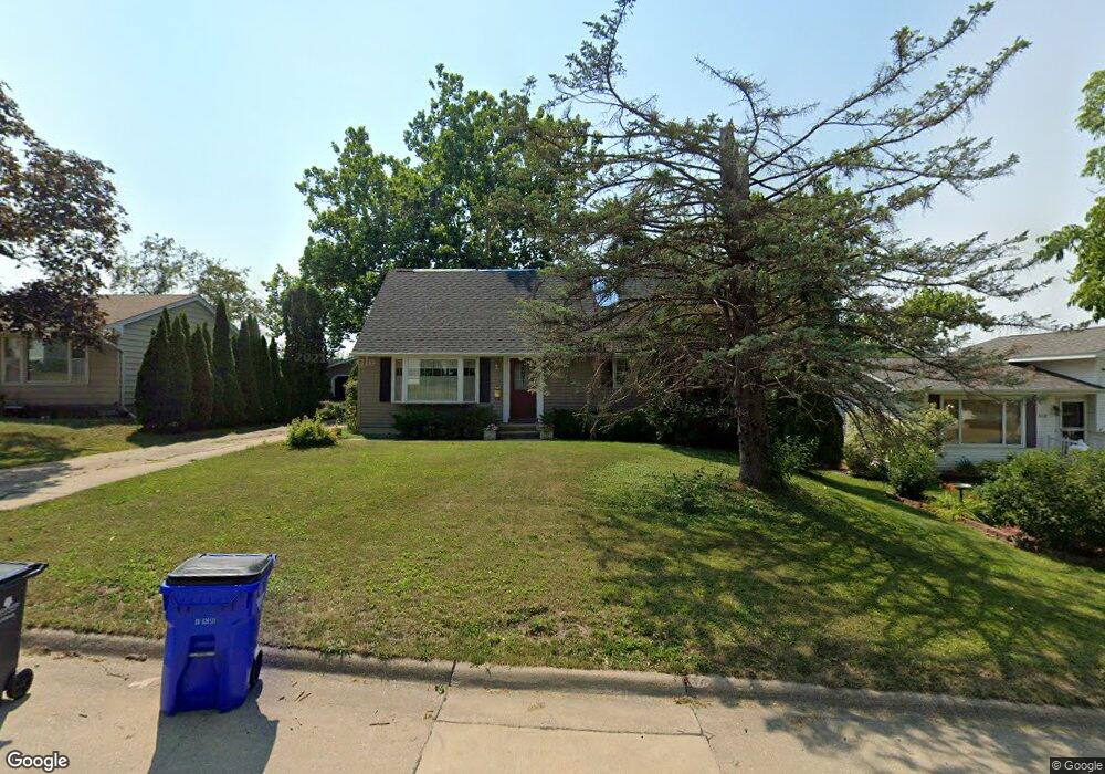 304 32nd St NW, Cedar Rapids, IA 52405 - photo 1