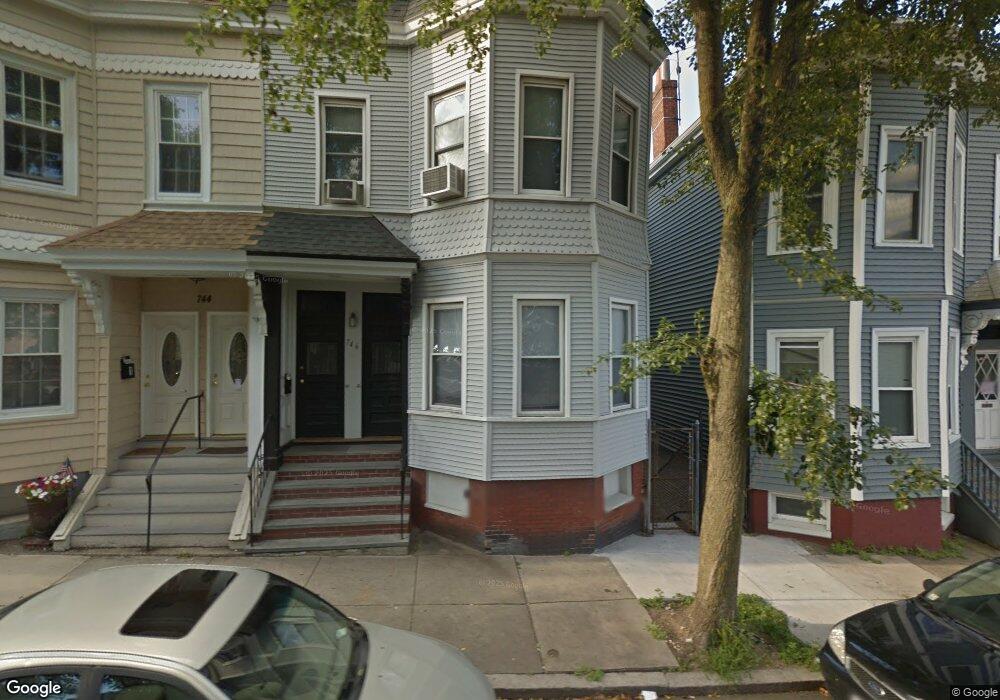 746 E 3rd St unit 1, Boston, MA 02127 - photo 1