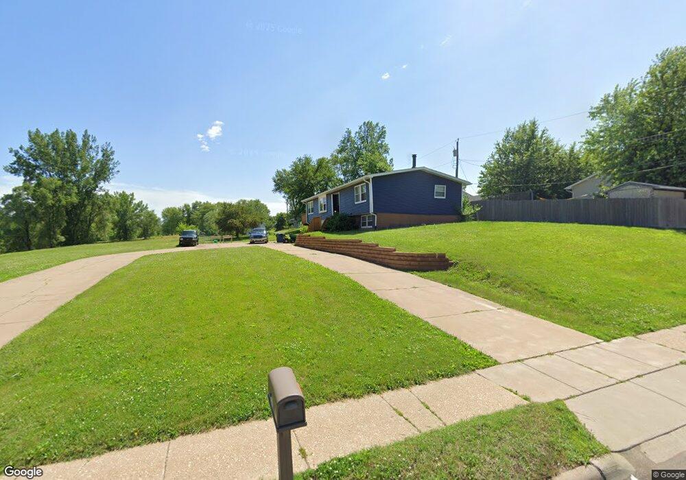 741 W 53rd St, Davenport, IA 52806 - photo 1