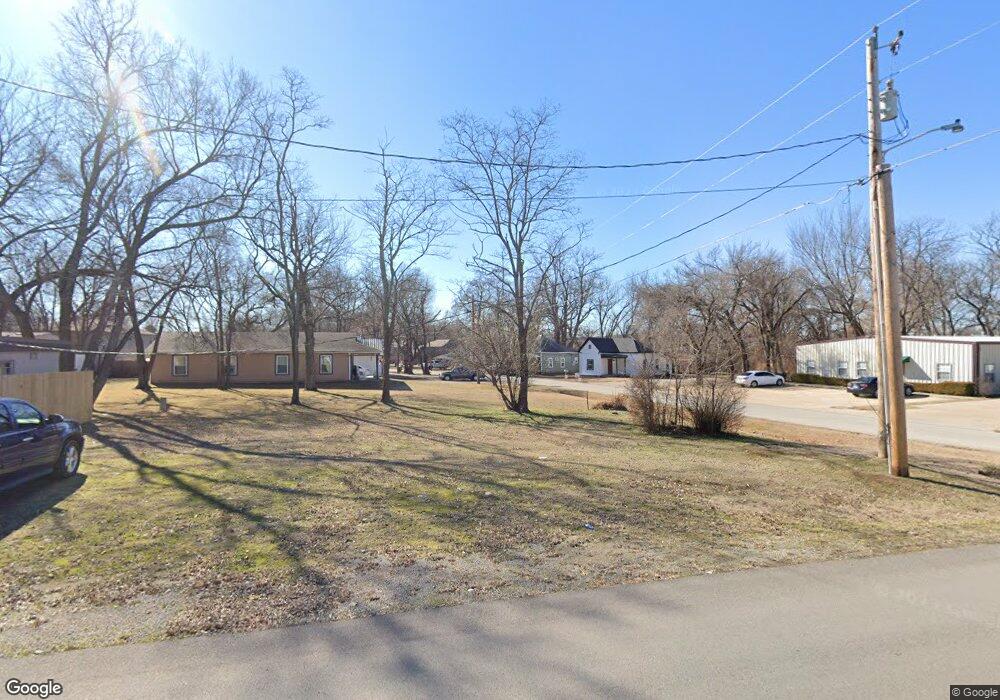 361 W Claremore St, Claremore, OK 74017 - photo 1