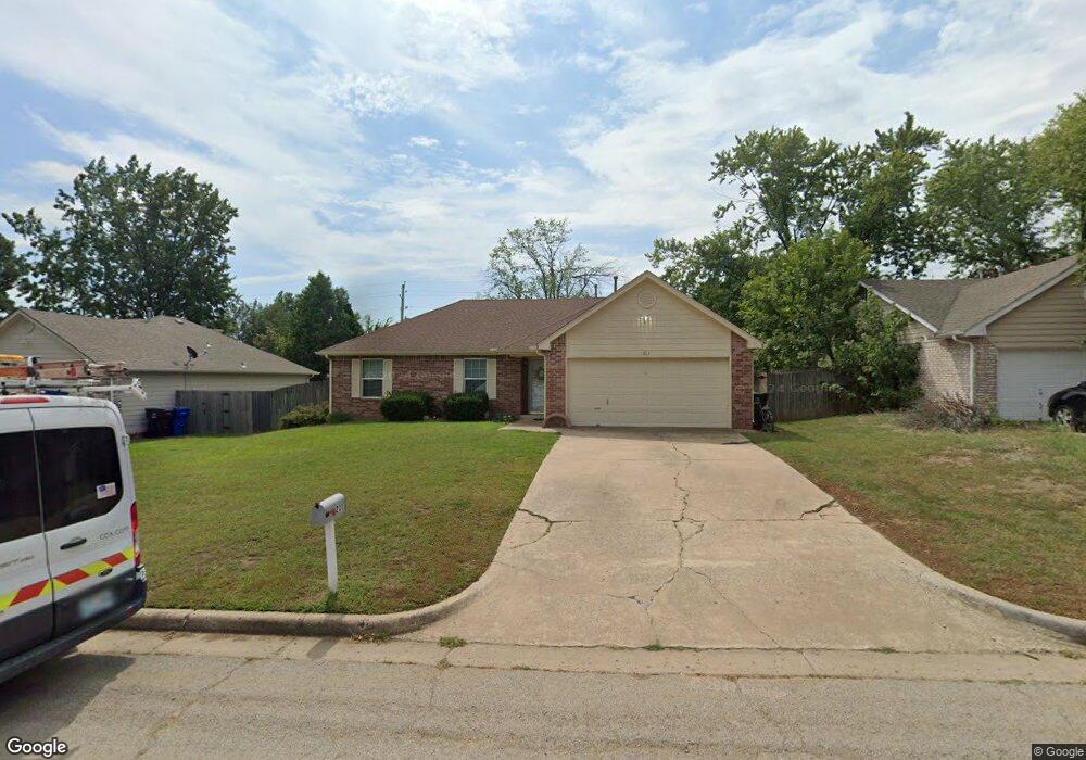 211 W Utica Place, Broken Arrow, OK 74011 - photo 1