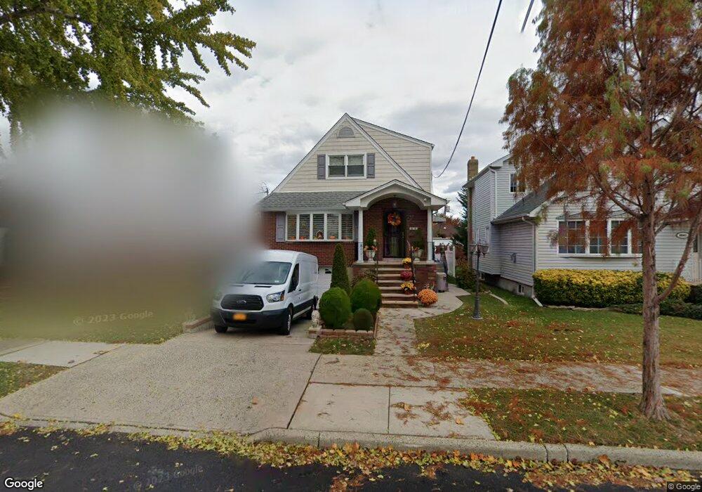 8535 261st St, Floral Park, NY 11001 - photo 1