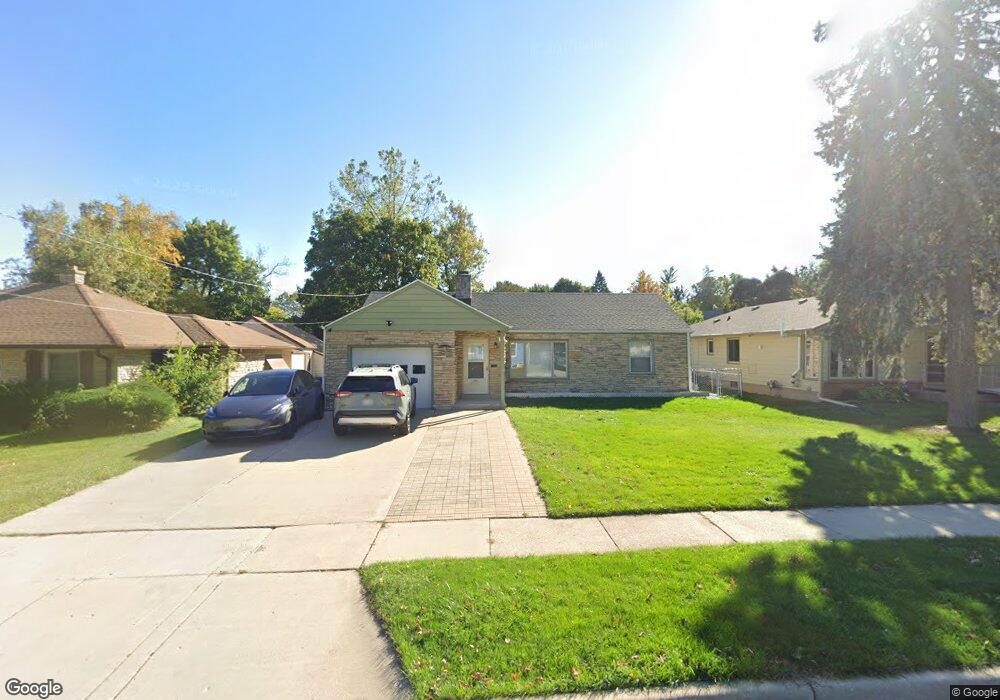 N90W16701 Pershing Ave, Menomonee Falls, WI 53051 - photo 1