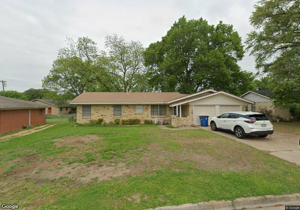 1713 Lyndale Dr, Ennis, TX 75119 - photo 1