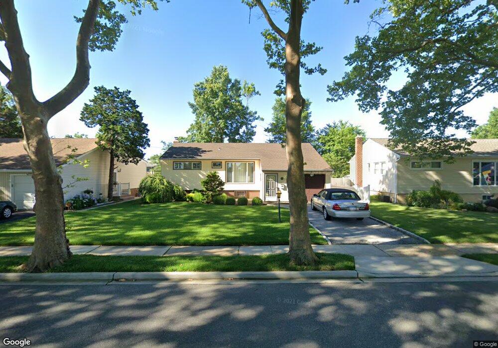 32 Jasmine Ln, Valley Stream, NY 11581 - photo 1