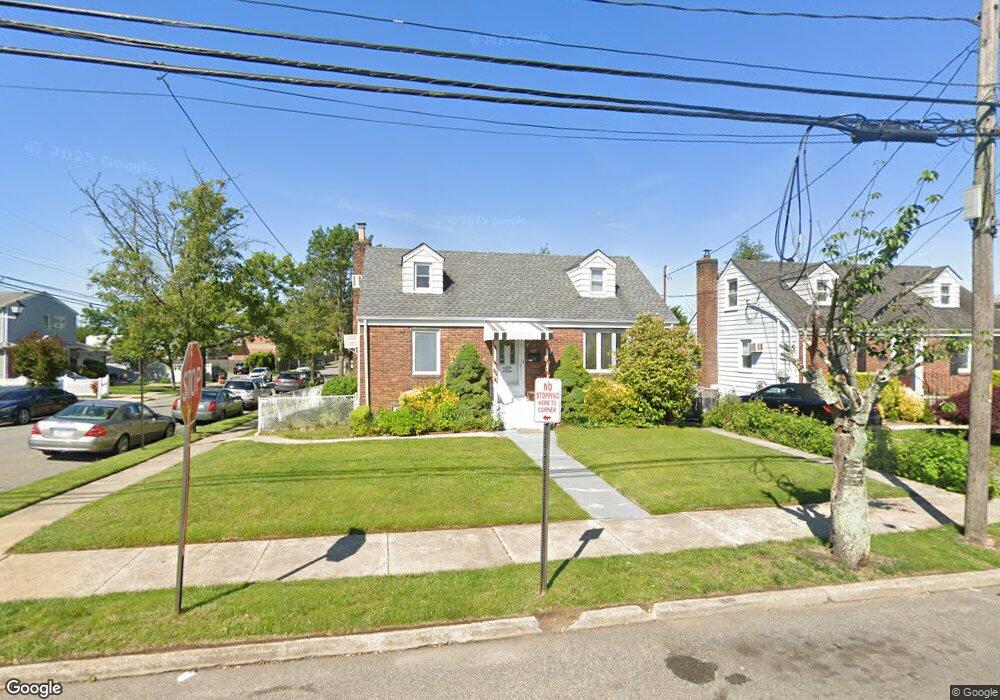 307 Columbus Pkwy, Mineola, NY 11501 - photo 1