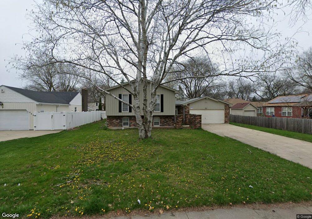 876 N Commonwealth Ave, Aurora, IL 60506 - photo 1
