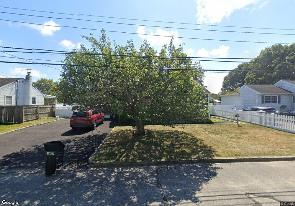 423 46th St, Lindenhurst, NY 11757 - photo 1