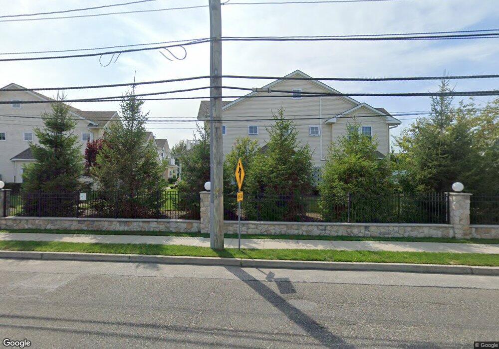 202 Anchor Ct, Copiague, NY 11726 - photo 1