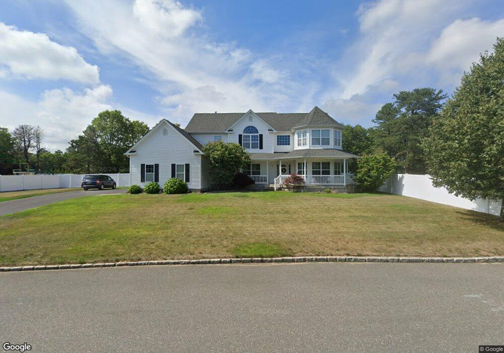 5 Camden Ct, Medford, NY 11763 - photo 1