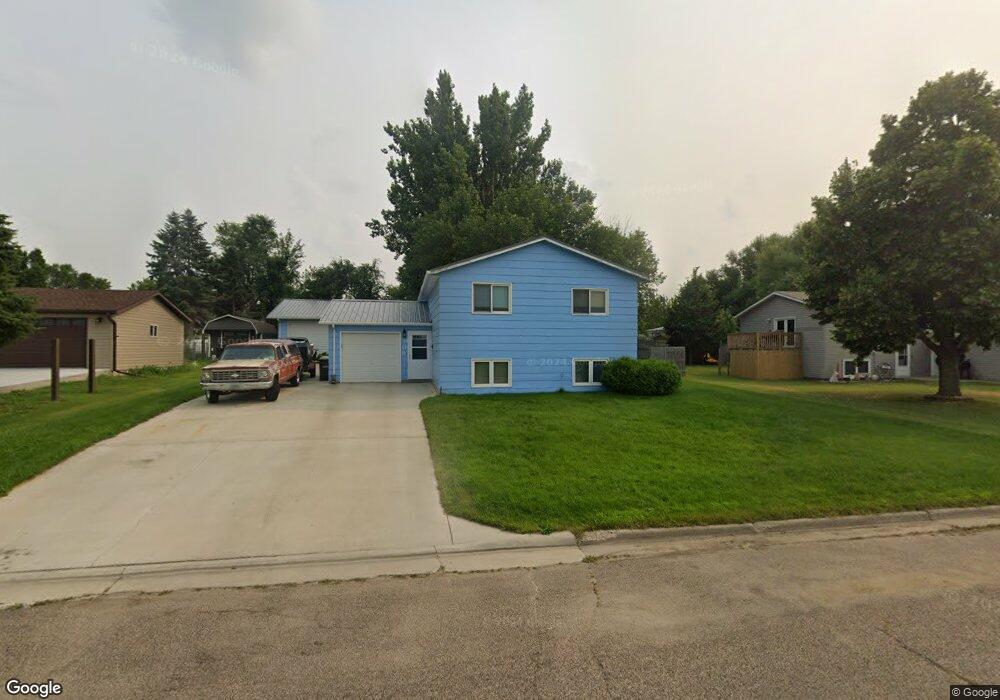 909 13th St SW, Jamestown, ND 58401 - photo 1