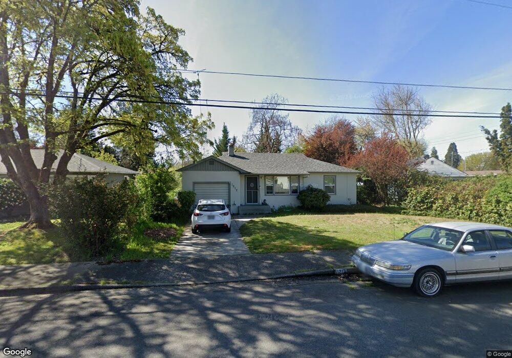 1217 SW K St, Grants Pass, OR 97526 - photo 1