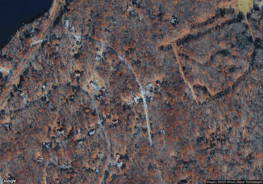 190 Mockingbird Ct, Bushkill, PA 18324 - photo 1