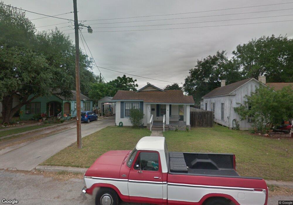 902 N Harrison St, Beeville, TX 78102 - photo 1