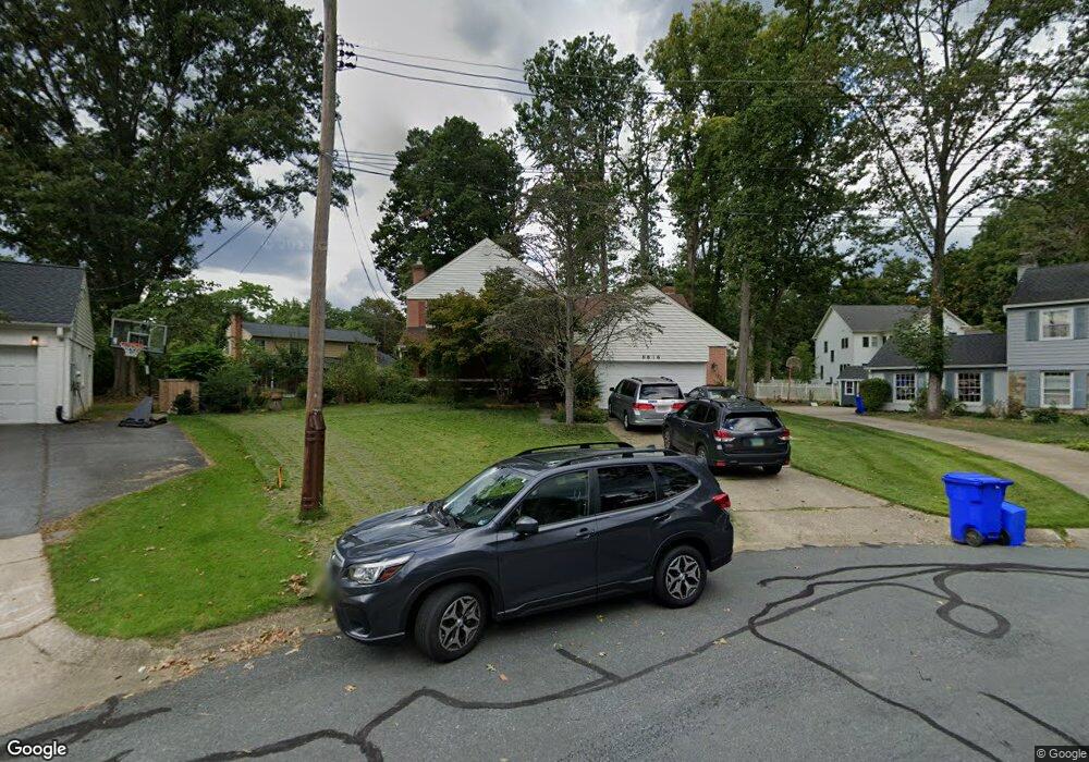 8816 Stonehaven Ct, Potomac, MD 20854 - photo 1