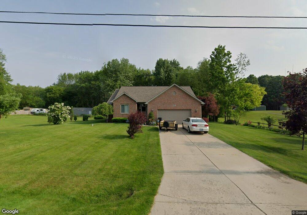 5373 Hubbard Dr, Flint, MI 48506 - photo 1