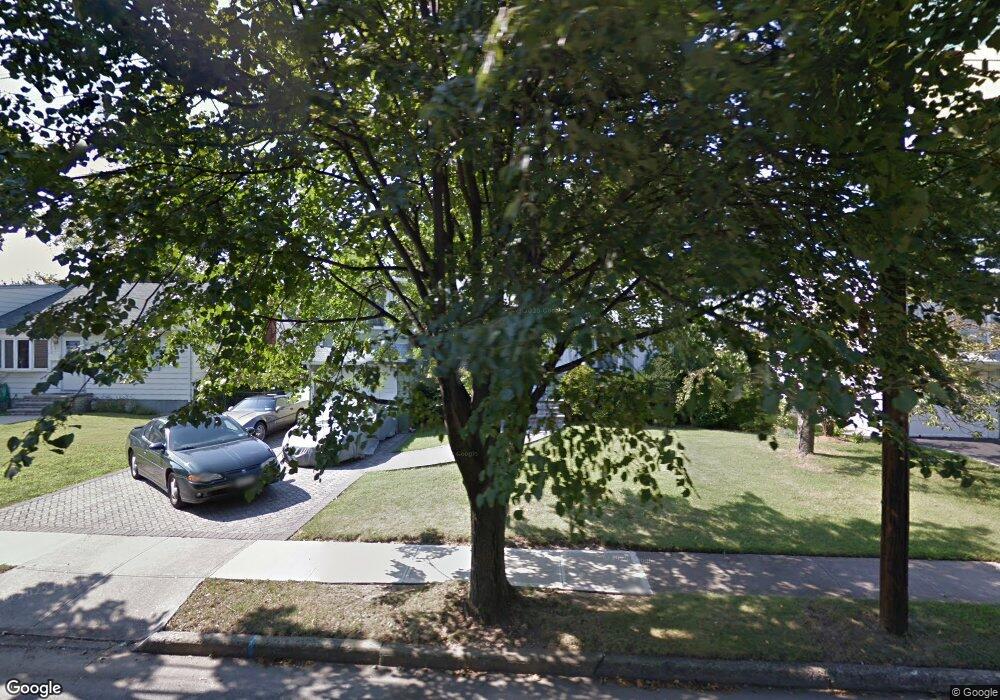 50 Pubins Ln, New Hyde Park, NY 11040 - photo 1