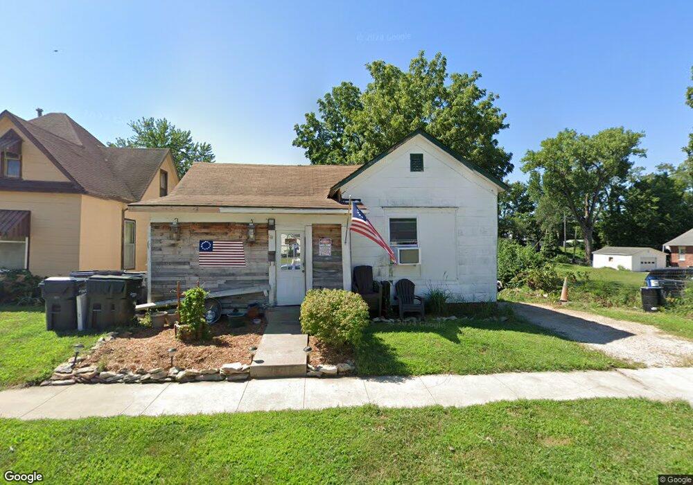 824 W End Place, Moberly, MO 65270 - photo 1