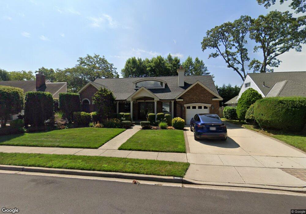 2146 Seneca Dr N, Merrick, NY 11566 - photo 1