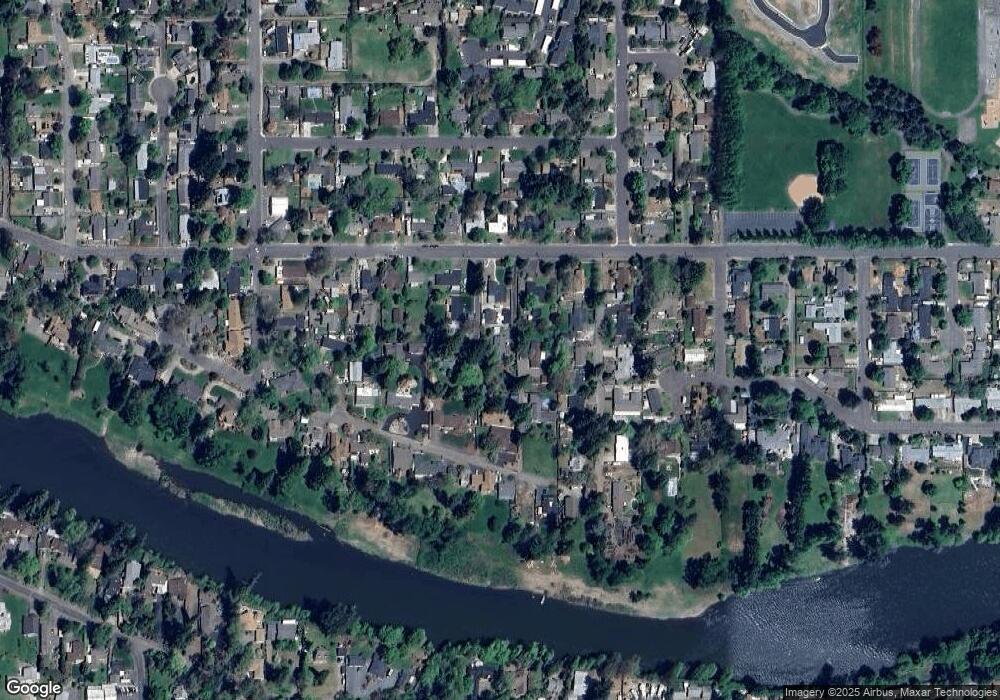 1525 SE Portola Dr, Grants Pass, OR 97526 - photo 1