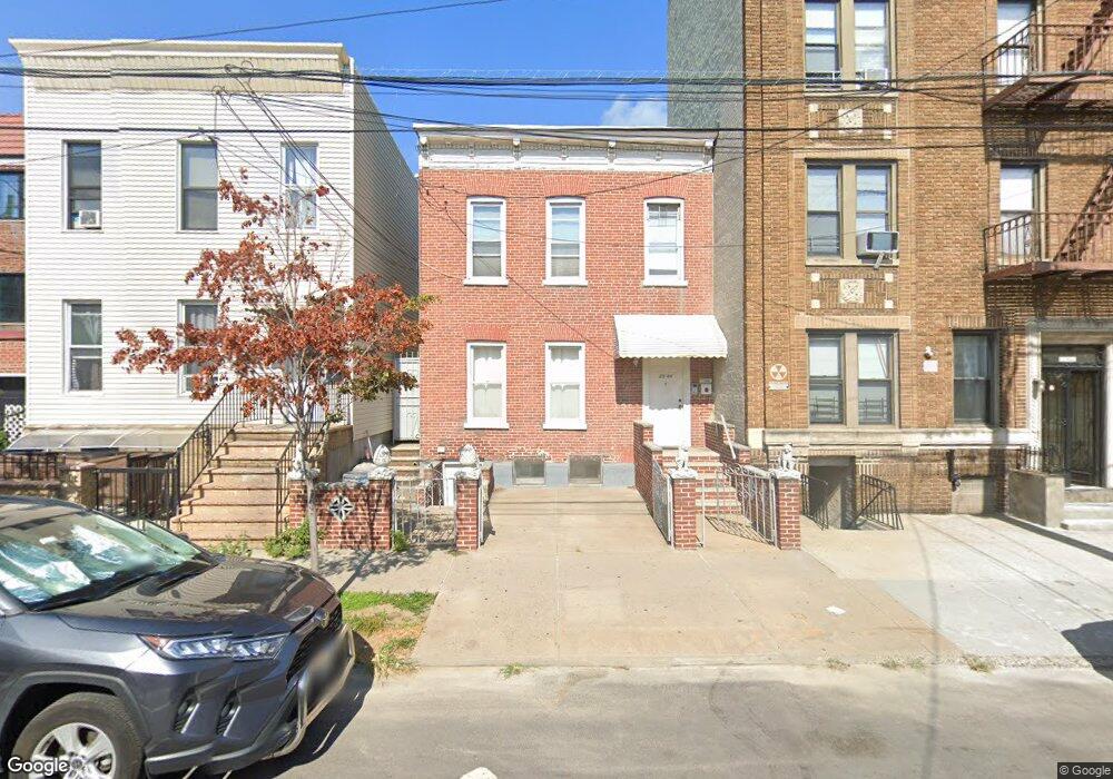 25-44 43rd St unit 1A, Long Island City, NY 11103 - photo 1