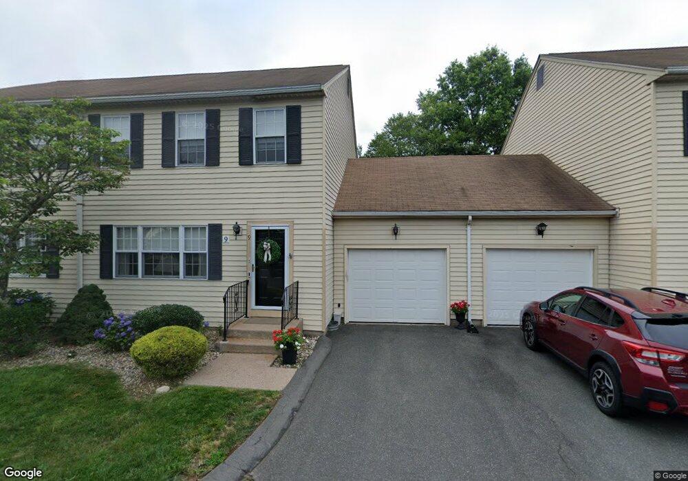 9 Strathmore Ln, Suffield, CT 06078 - photo 1