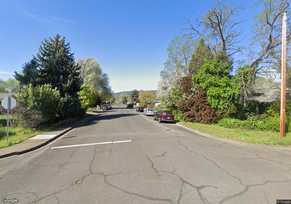 305 N 7th St, Central Point, OR 97502 - photo 1