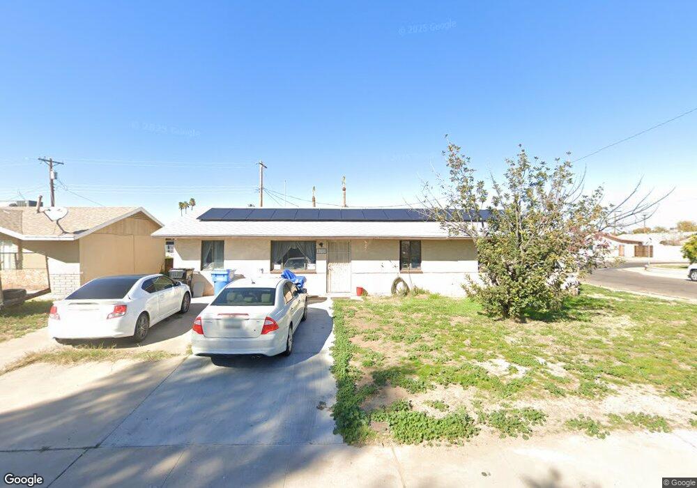 8102 W Avalon Dr, Phoenix, AZ 85033 - photo 1