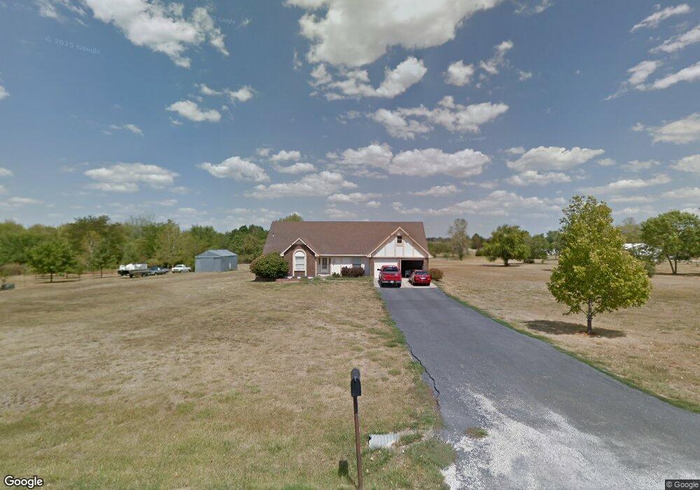 812 W Linda Ln, Raymore, MO 64083 - photo 1