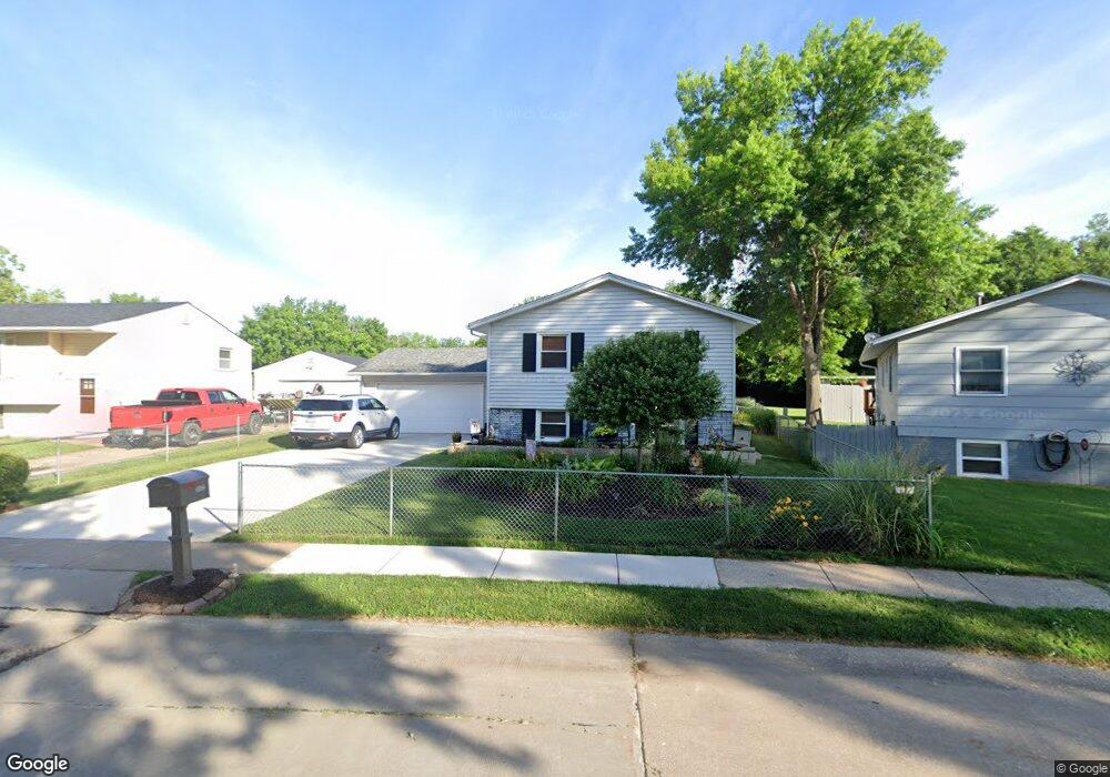5522 Cedar St, Davenport, IA 52806 - photo 1