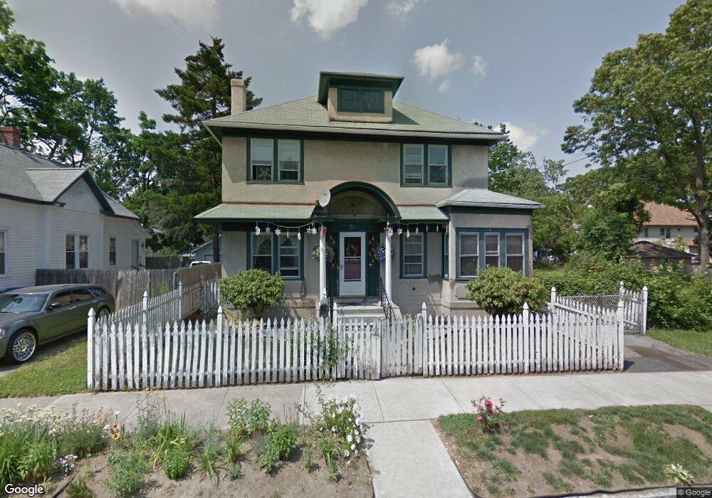 34 Crest St, Springfield, MA 01109 - photo 1