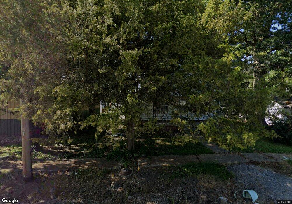 605 W Elm St, Harrisburg, IL 62946 - photo 1